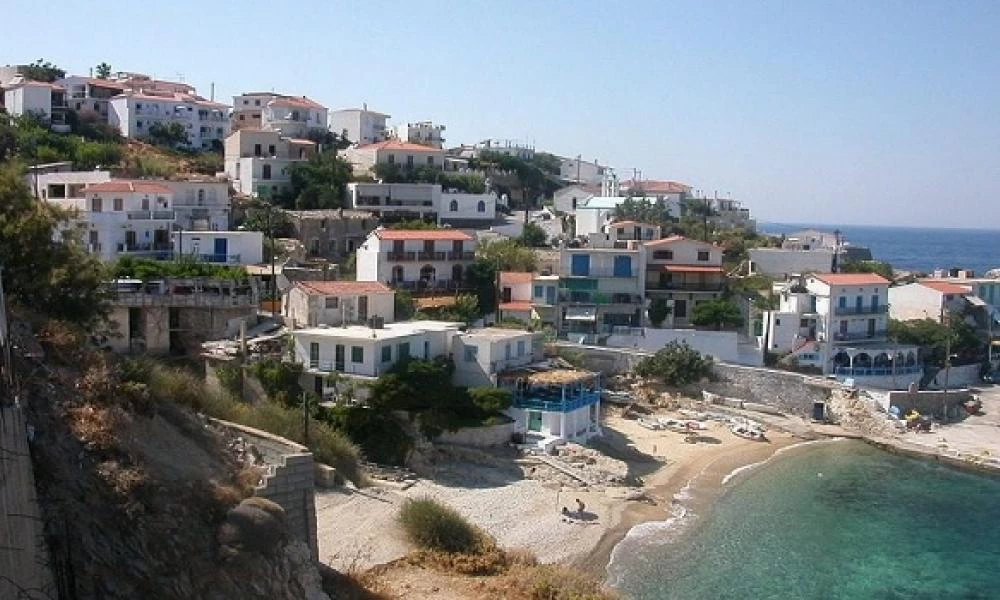 Σε καραντίνα 320 άτομα επαφές του 25χρονου γιου εφοπλιστή με κορωνοϊό που ταξίδεψε στην Ικαρία
